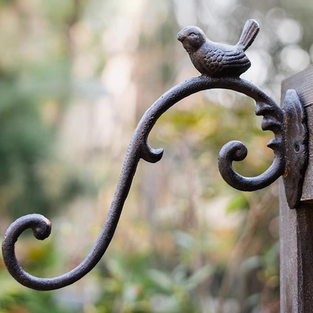 Gardening Tools Vintage - ตะขอแขวนติดผนังรูปกรงนกเหล็กวินเทจ ตะขอแขวนตะกร้าต้นไม้สำหรับตกแต่งสวน ลานบ้าน ฟาร์มเฮาส์ และโรงรถ